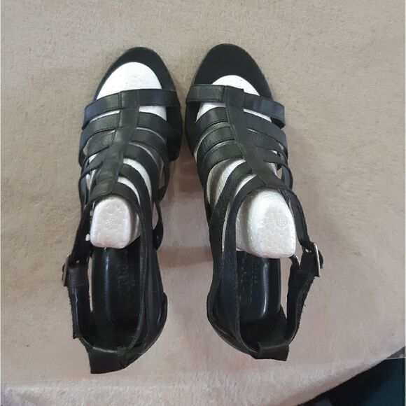 SoftMocāBlackāLeatherāStrappyĀ SandalāHeels - Picture 14 of 16